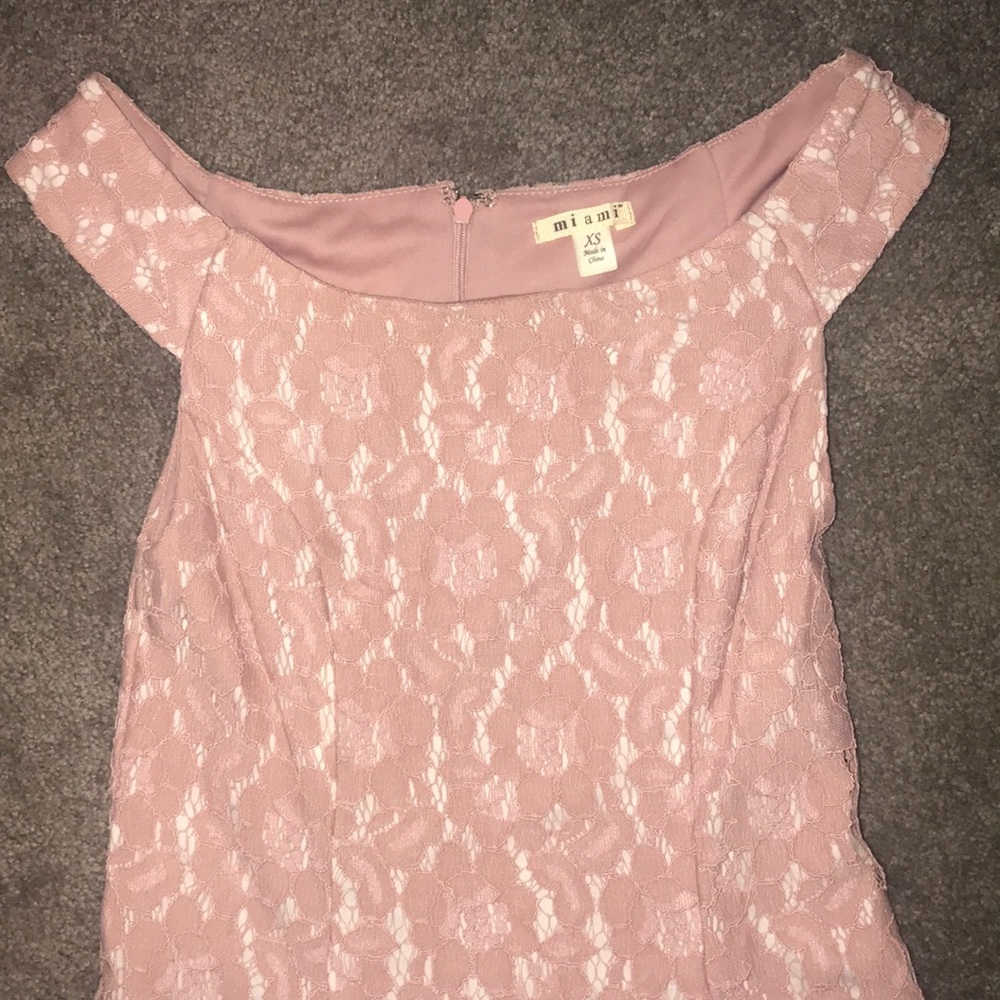 Cute rose lace dress - Picture 2 of 4